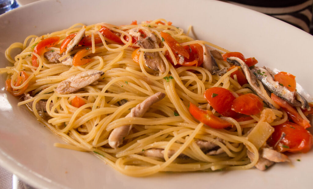Spaghetti with anchovies at Trattoria La Scogliera.