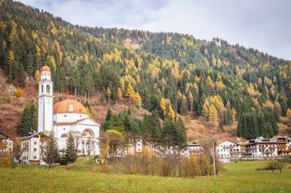 Absolutely stunning photos of the Dolomites in Italy! This post is travel inspiration at its finest, inspiring you to travel to Italy, travel to Europe and beyond! #italy #europe #travel #photography