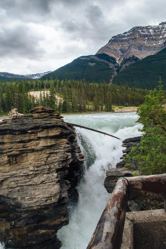 Absolutely stunning set of photos from Banff National Park in Alberta, Canada! These photo guide to Banff will have you booking a ticket immediately. Includes photos of Lake Louise, Lake Moraine, Peyto Lake and more. #Alberta #Canada #LakeLouise #PeytoLake #MoraineLake