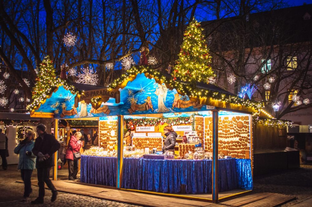 The BEST Christmas markets in Switzerland. If you're looking for a thorough and comprehensive Switzerland Christmas guide, this is it! #ChristmasMarkets #Switzerland #Europe #Christmas