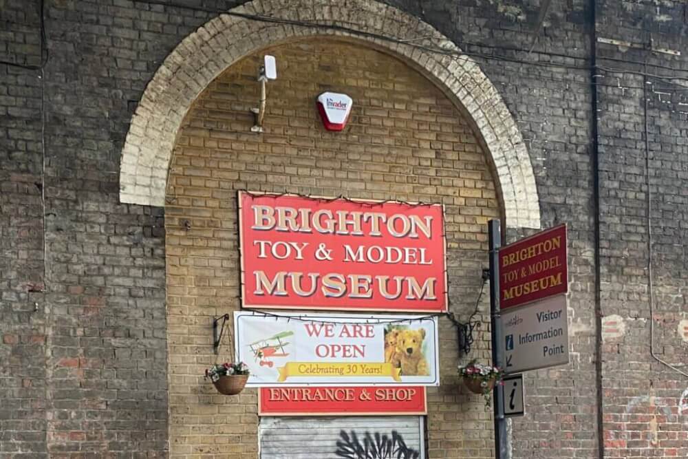 tourist attractions near brighton