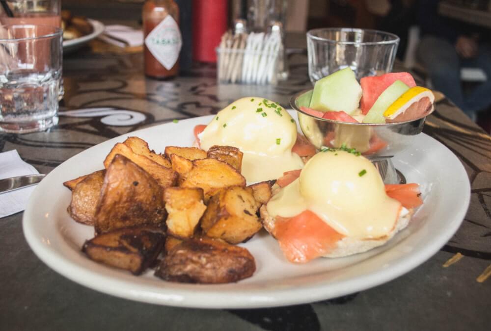 Drool. This post has the BEST list of delicious brunch places to visit when you're in Montreal. Don't miss these on your next visit to Quebec!