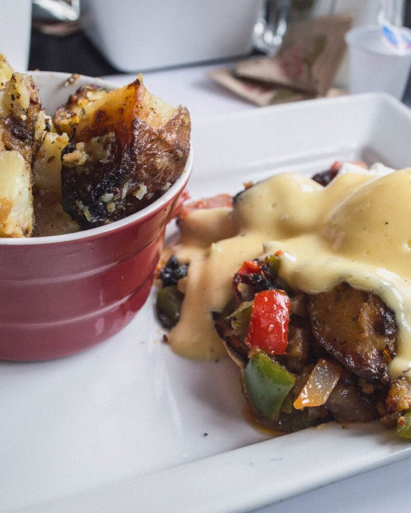Drool. This post has the BEST list of delicious brunch places to visit when you're in Montreal. Don't miss these on your next visit to Quebec!