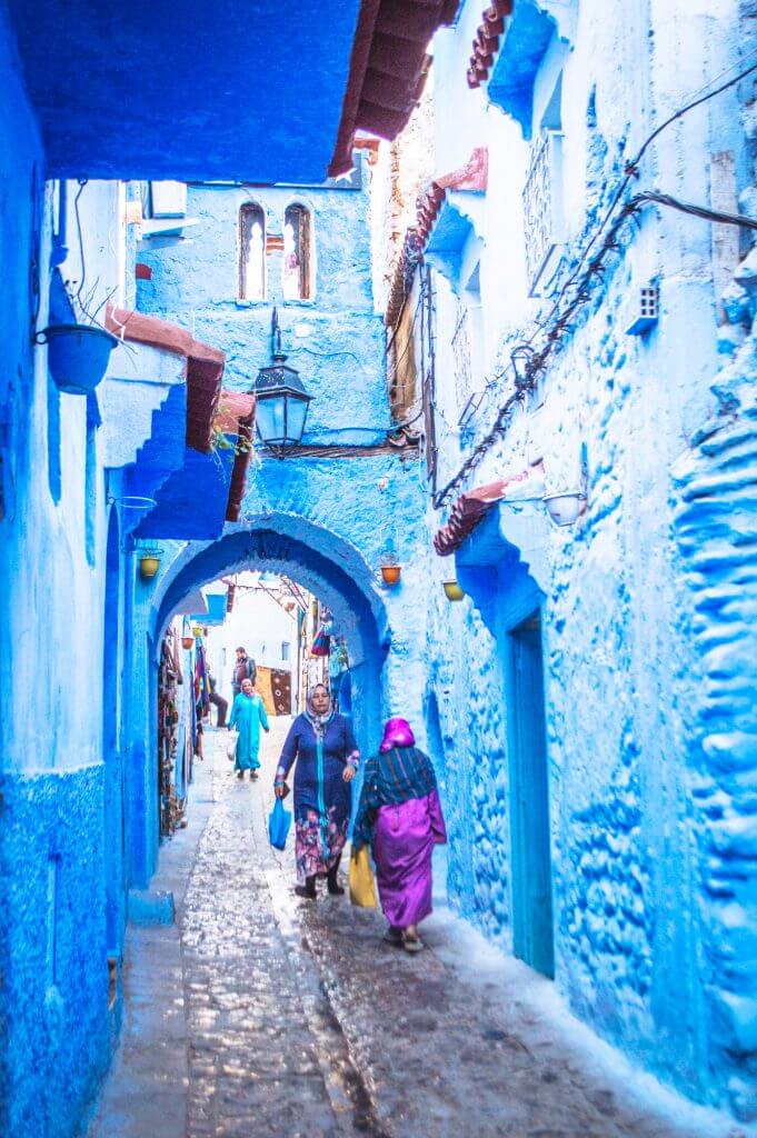 Easy and no BS guide on how to get from Fes to Chefchaouen in Morocco. Curious about how to see the Blue City for yourself? This guide should definitely help! #Morocco #Travel #Fes #Chefchaouen