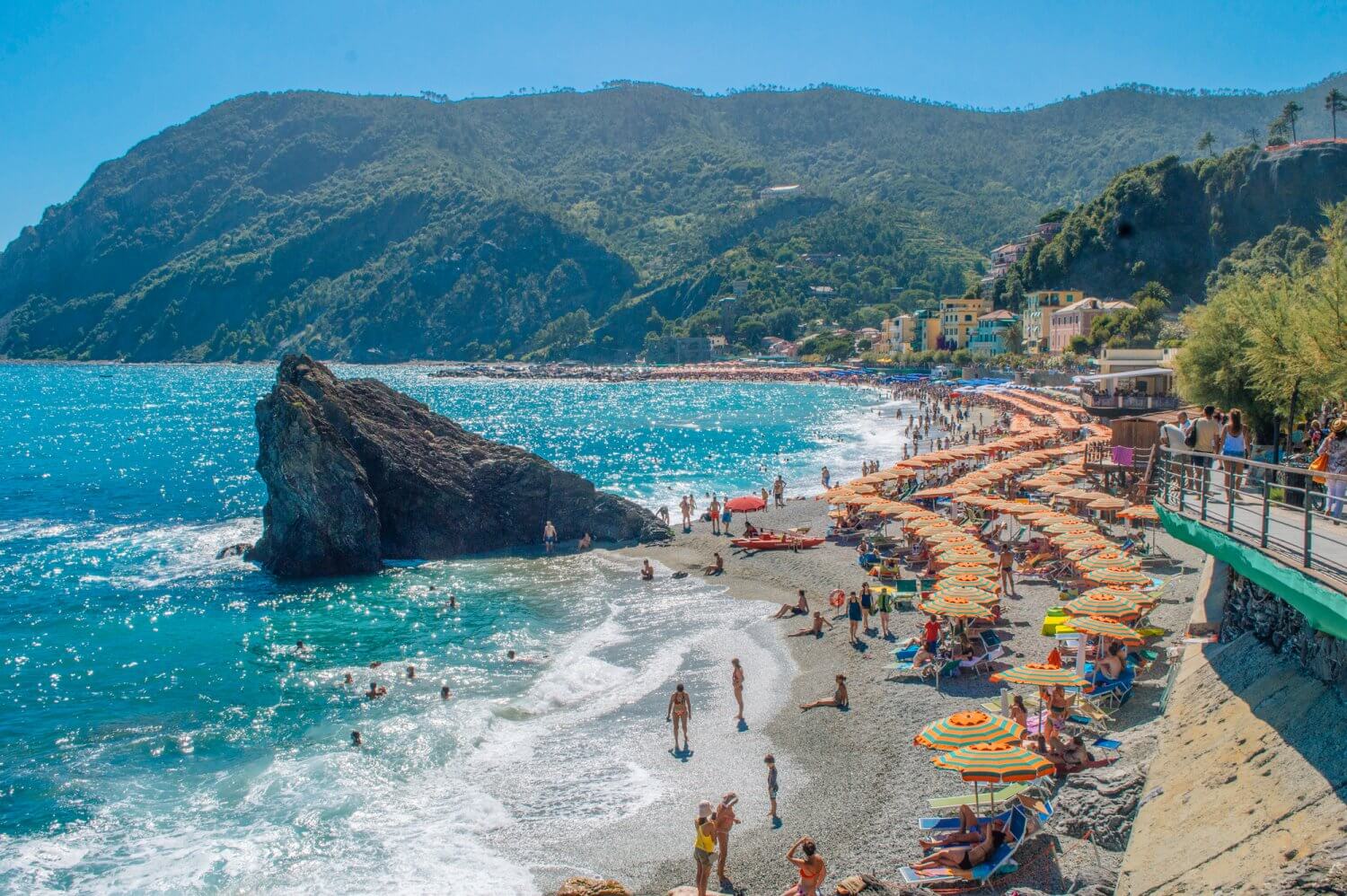 Wow - the best Cinque Terre, Italy guide out there! Recaps all the important must-dos during a Cinque Terre visit. Don't miss this if you're planning on travelling to Italy. #Italy #CinqueTerre #Wanderlust