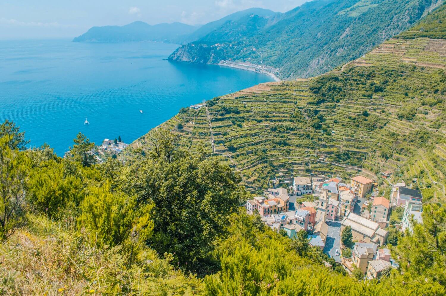 Wow - the best Cinque Terre, Italy guide out there! Recaps all the important must-dos during a Cinque Terre visit. Don't miss this if you're planning on travelling to Italy. #Italy #CinqueTerre #Wanderlust