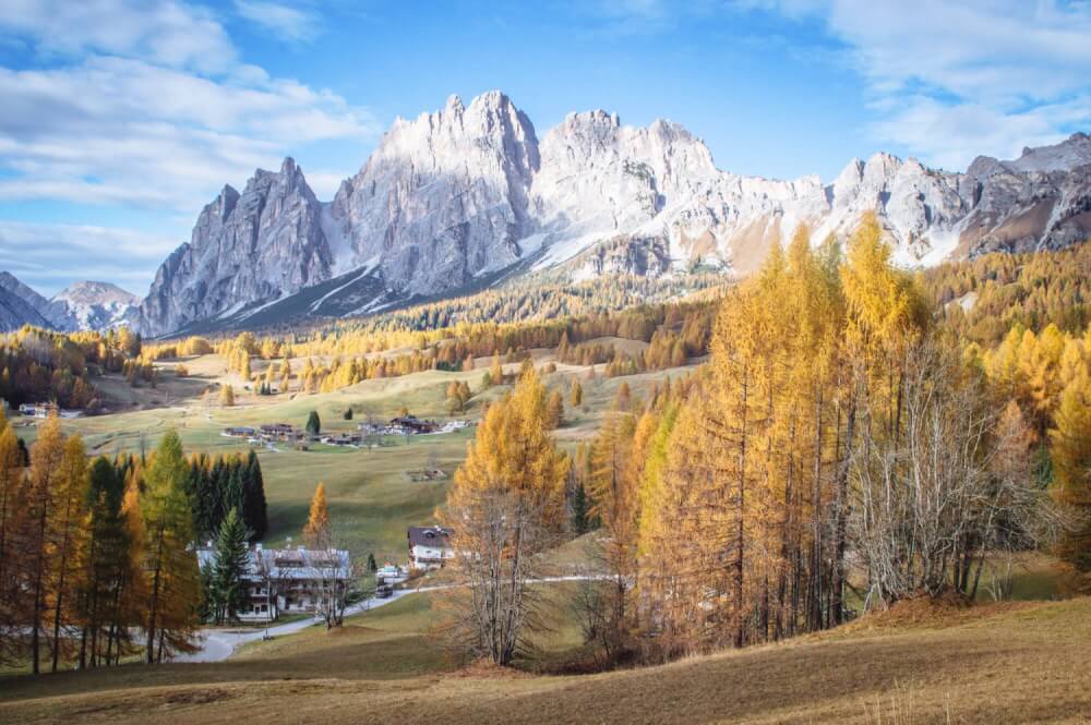 Photo Mountain nature panorama in Dolomites Alps, Italy.