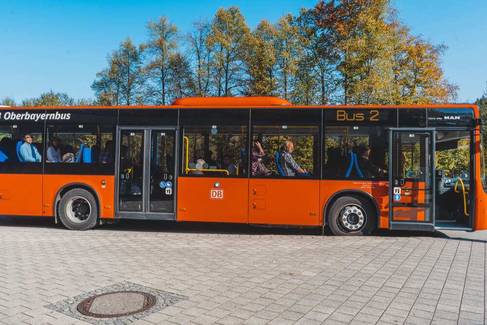 Red buses waiting at the Kehlsteinhaus Busbahnhof