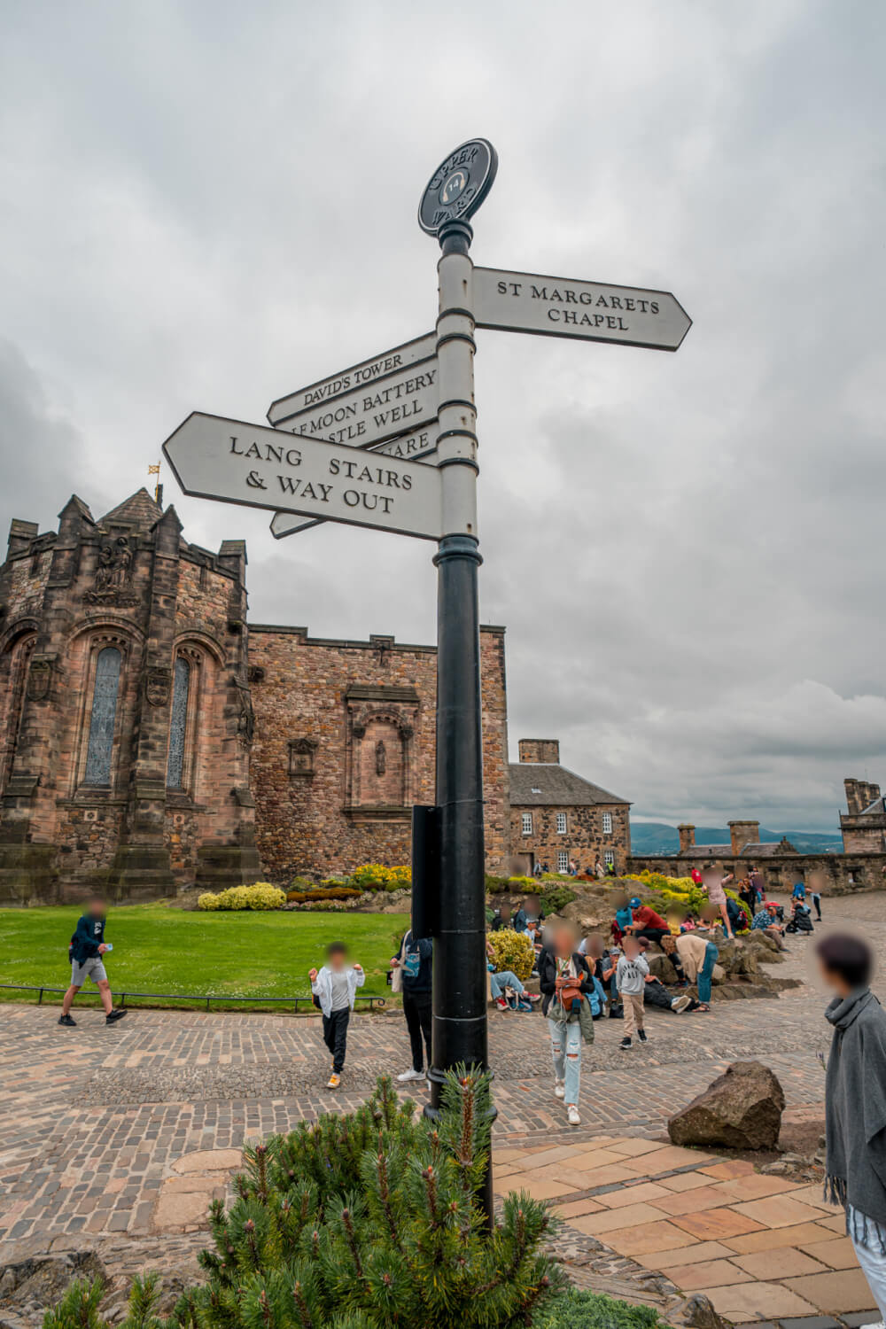 how long to tour edinburgh castle