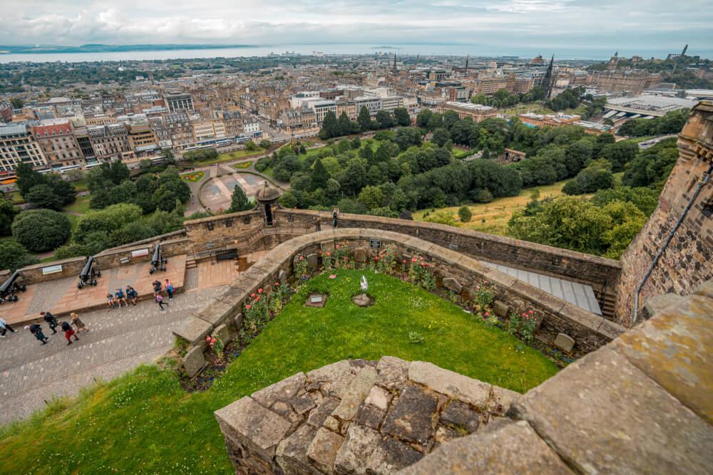 edinburgh castle visit scotland