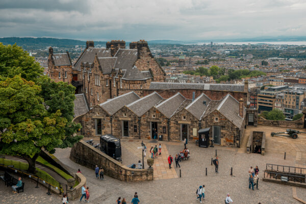 How to Visit Edinburgh Castle: A Fun & Efficient Itinerary!