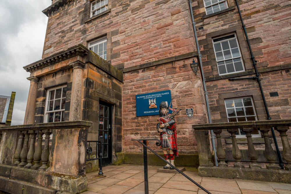 how long to tour edinburgh castle