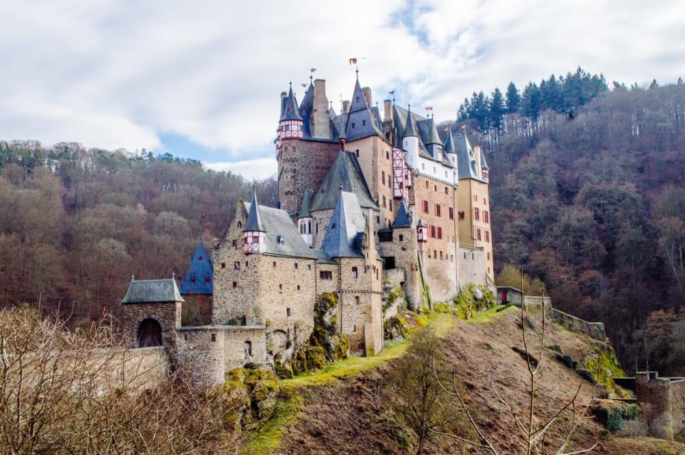 Burg Eltz Castle (Burg Eltz in German, Eltz Castle in English) is by far one of the prettiest fairytale castles in Germany. Click through for a comprehensive guide on visiting Burg Eltz Castle for yourself, including how to get there, what to do there and where to get the best views.