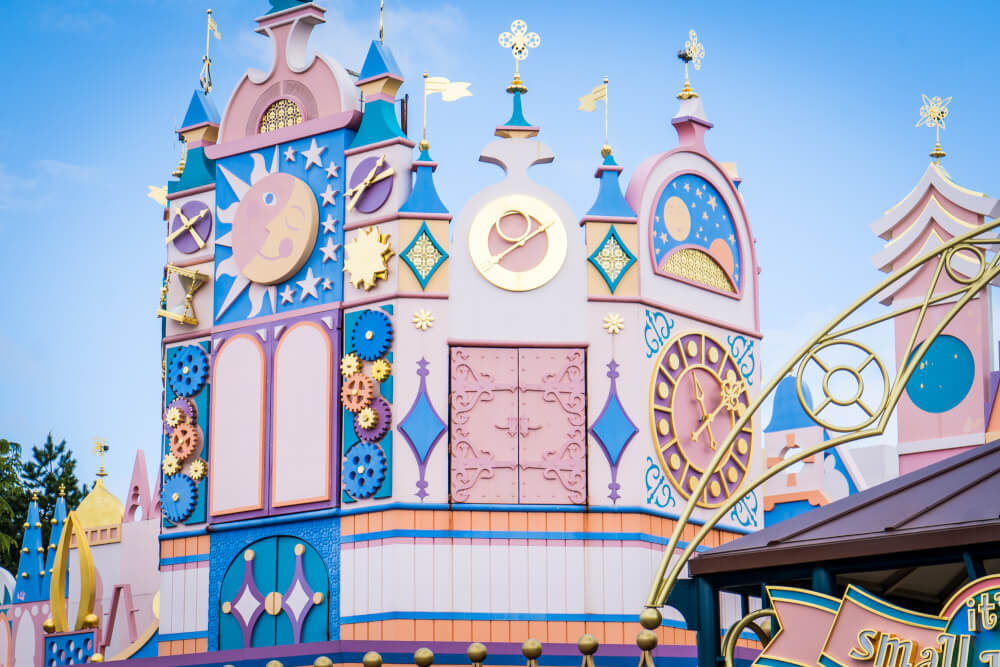 Hidden mickey at it's a Small World in Disneyland Paris