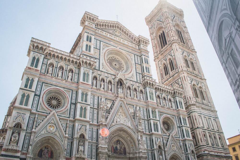 Florence, Italy is the perfect getaway spot for a girls' weekend! Click through for an awesome guide on how to fill your itinerary for a ladies' getaway in Florence.