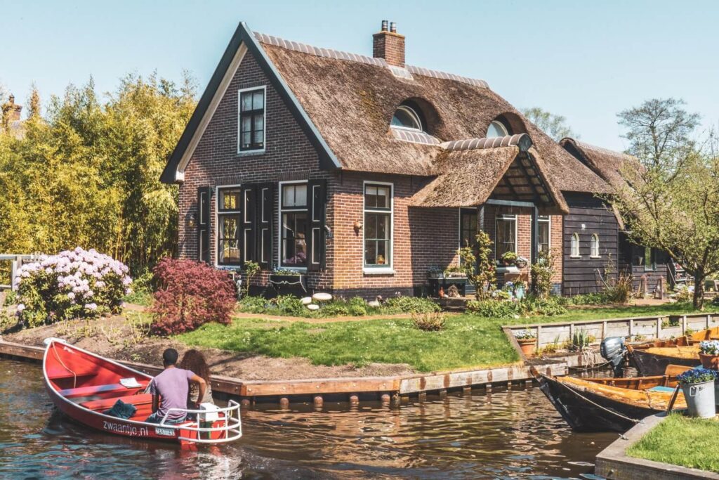 The ultimate guide packed with tips and things to do in Giethoorn, the Venice of the Netherlands and one o the most magical places in Europe! #europe #giethoorn #travel