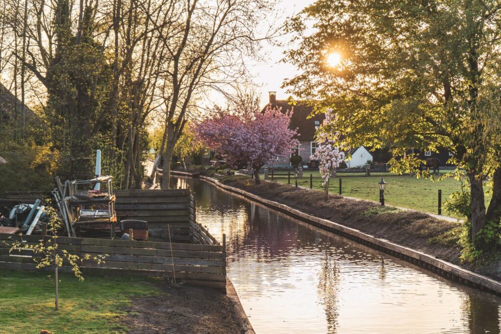 The ultimate guide packed with tips and things to do in Giethoorn, the Venice of the Netherlands and one o the most magical places in Europe! #europe #giethoorn #travel