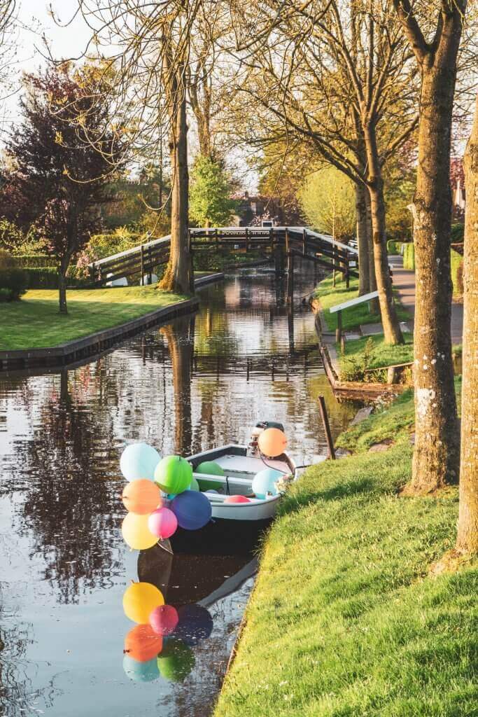 The ultimate guide packed with tips and things to do in Giethoorn, the Venice of the Netherlands and one o the most magical places in Europe! #europe #giethoorn #travel