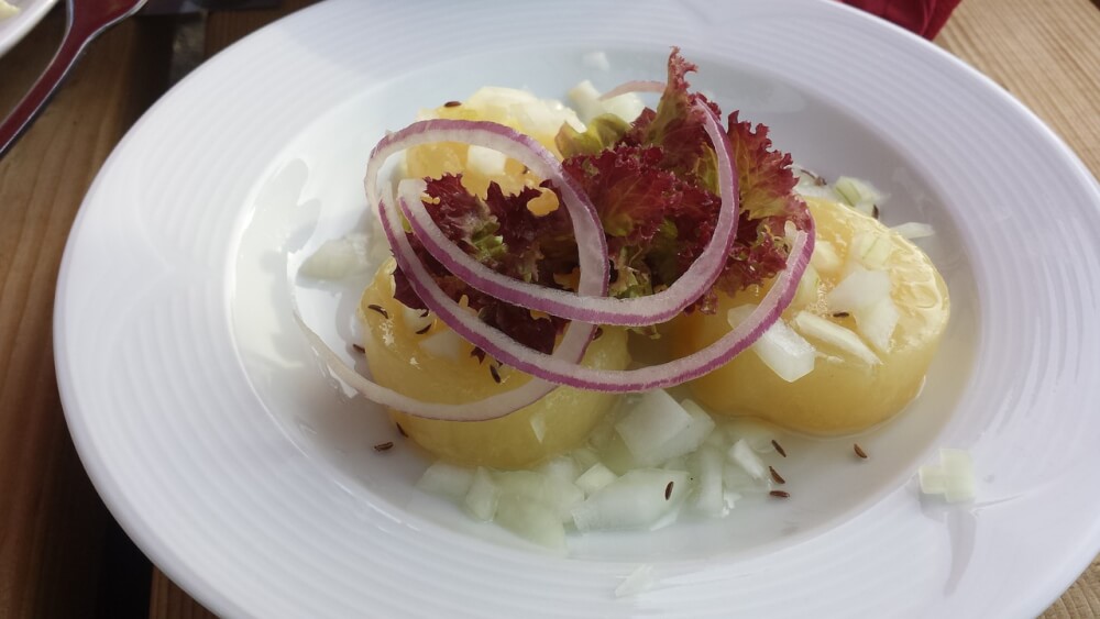 Hand cheese with music, a fun German dish