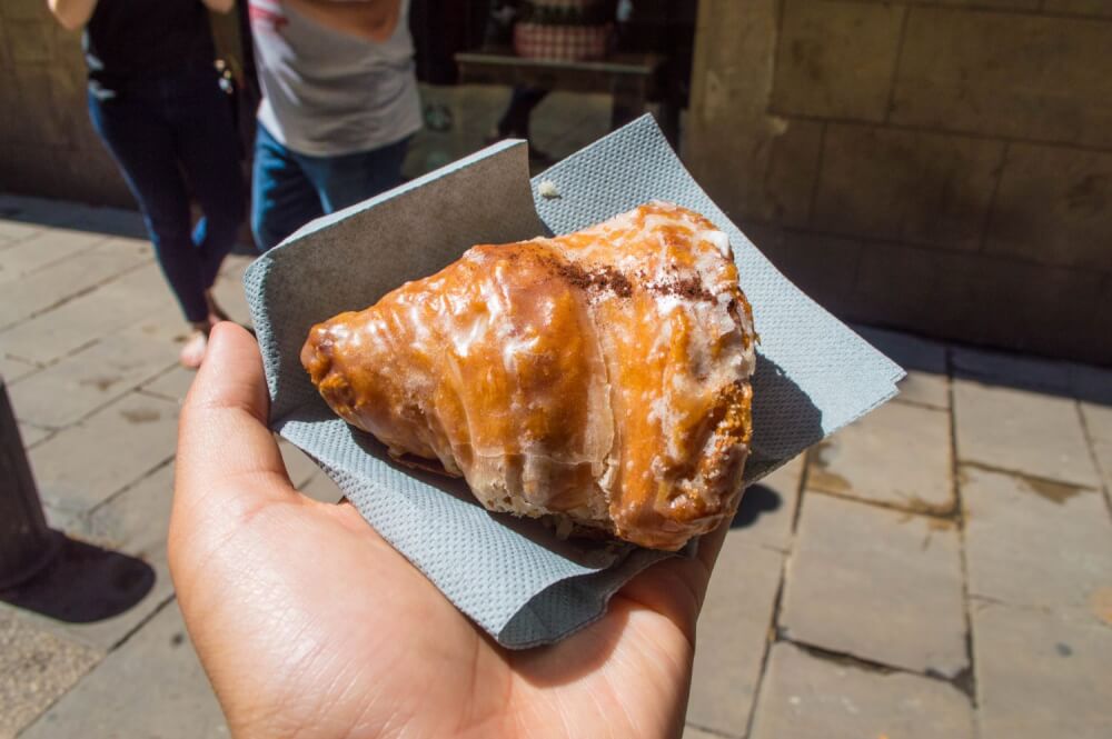 Food is BY FAR the best way to experience the incredible city of Barcelona! Devour the best food in the city through a food tour and it's a decision you won't regret. Click through for droolworthy photos and foodspiration for your next visit to Barcelona.