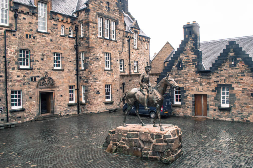 castle tours in edinburgh