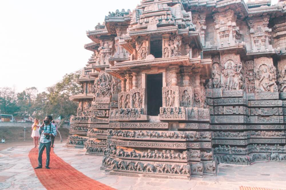 Incredible cultural must-sees in the Indian province of Karnatka! Amazing things to do in India if you plan on visiting Karnataka. #India #Travel #Karnataka