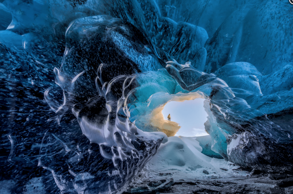 AMAZING Iceland road trip inspiration. This beautiful list of must-sees in Iceland will show you a bunch of unmissable stops along Iceland's Ring Road. A must-save for anyone planning a road trip around Iceland!