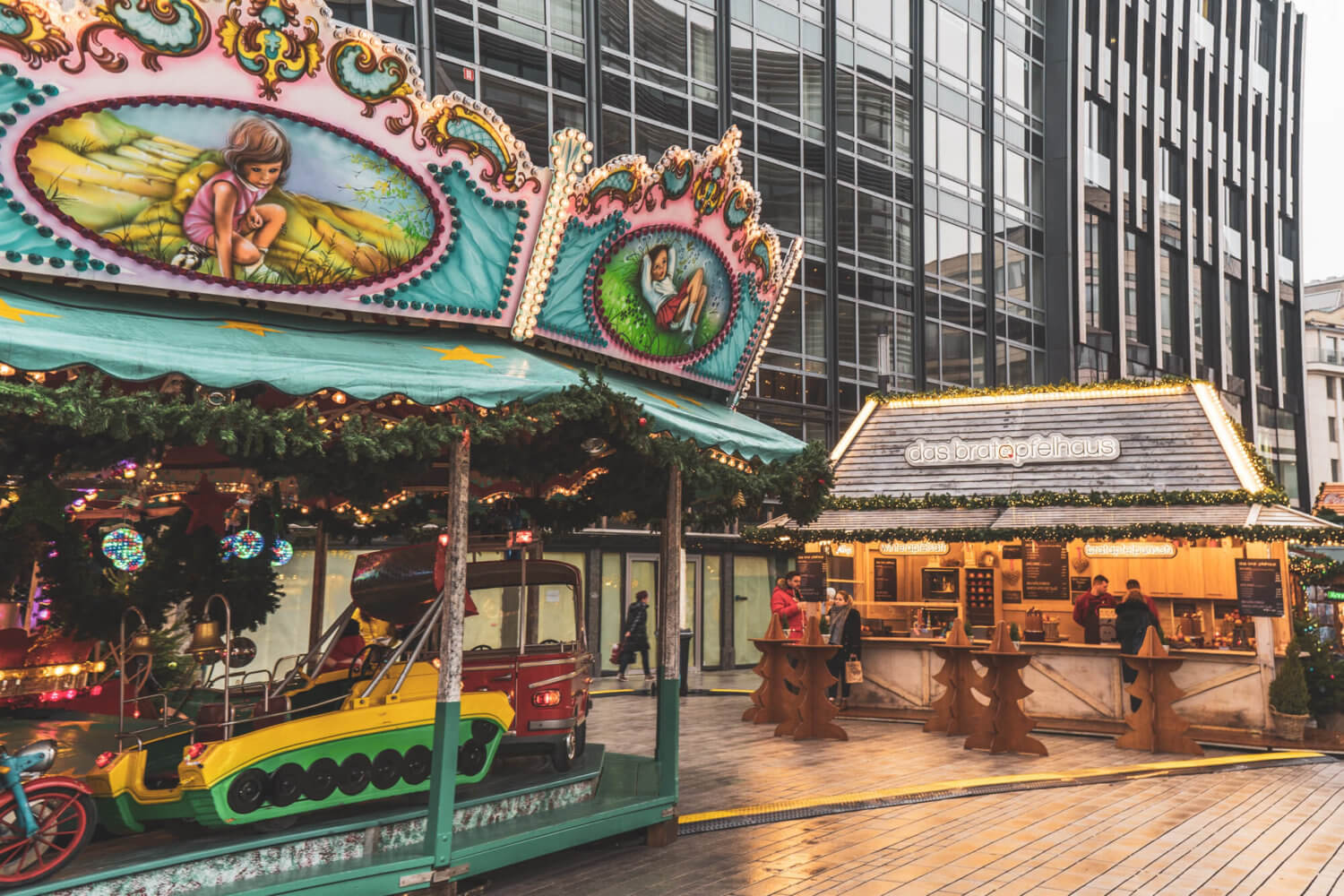 Kö-Bogen-Markt at Dusseldorf Christmas Market