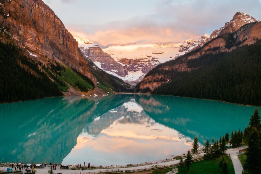 Absolutely stunning set of photos from Banff National Park in Alberta, Canada! These photo guide to Banff will have you booking a ticket immediately. Includes photos of Lake Louise, Lake Moraine, Peyto Lake and more. #Alberta #Canada #LakeLouise #PeytoLake #MoraineLake