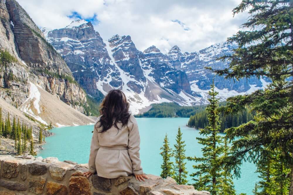 Absolutely stunning set of photos from Banff National Park in Alberta, Canada! These photo guide to Banff will have you booking a ticket immediately. Includes photos of Lake Louise, Lake Moraine, Peyto Lake and more. #Alberta #Canada #LakeLouise #PeytoLake #MoraineLake