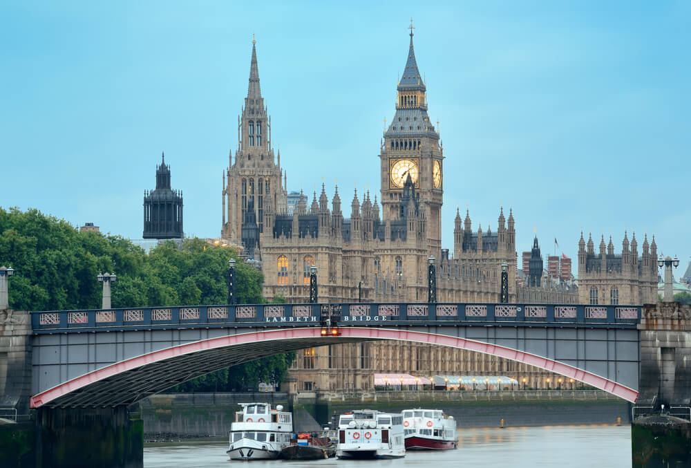 Lambeth Bridge, a Harry Potter filming location in London