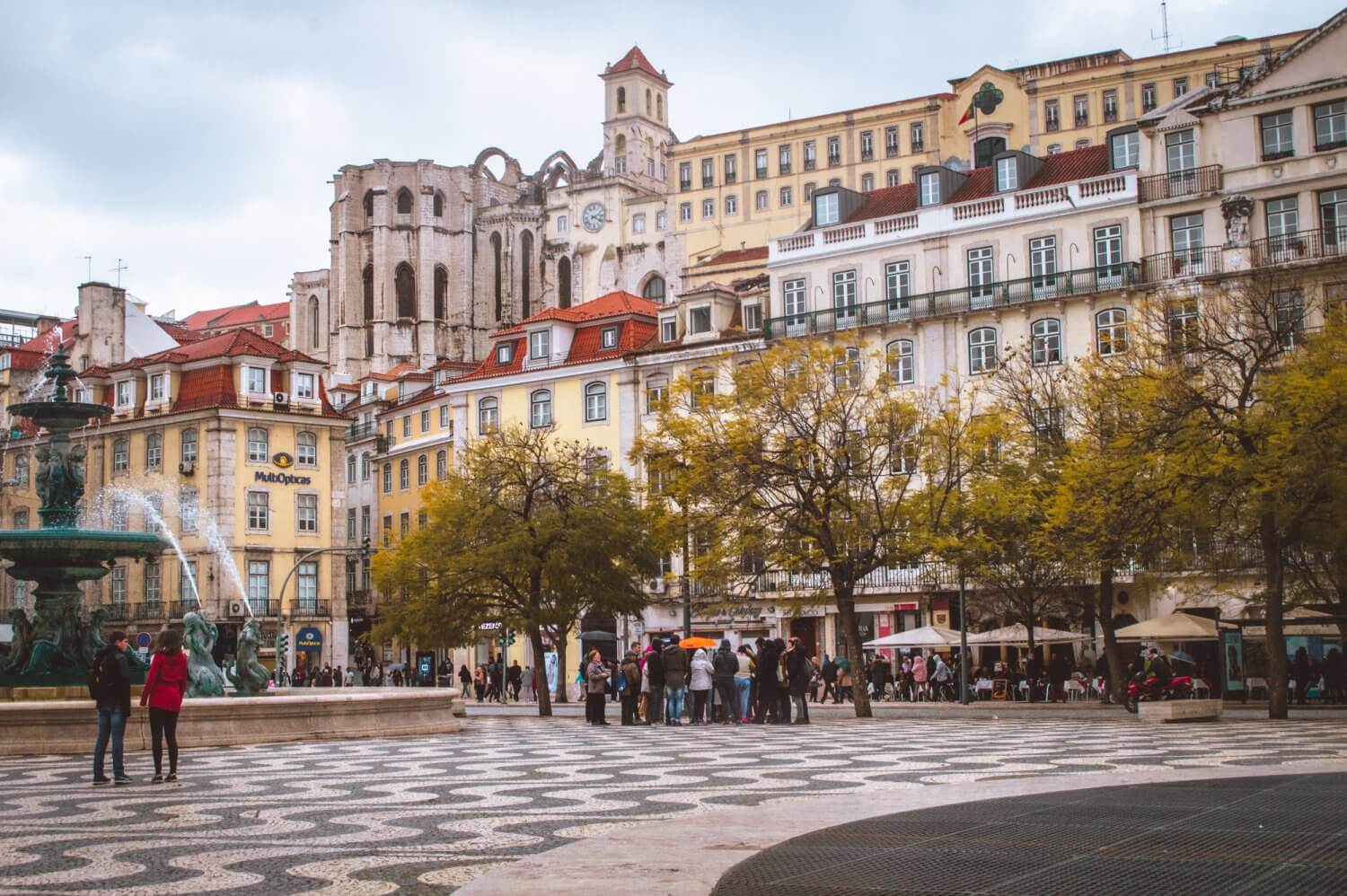 A beautiful shot of Lisbon's main square looking up to the Carmo Convent ruins