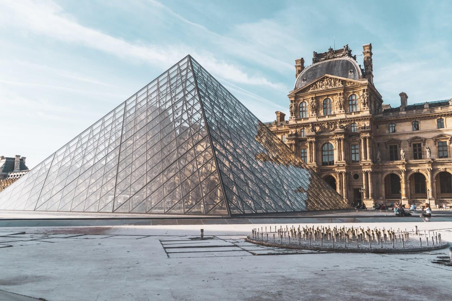 The Louvre museum, one of the most important Paris landmarks