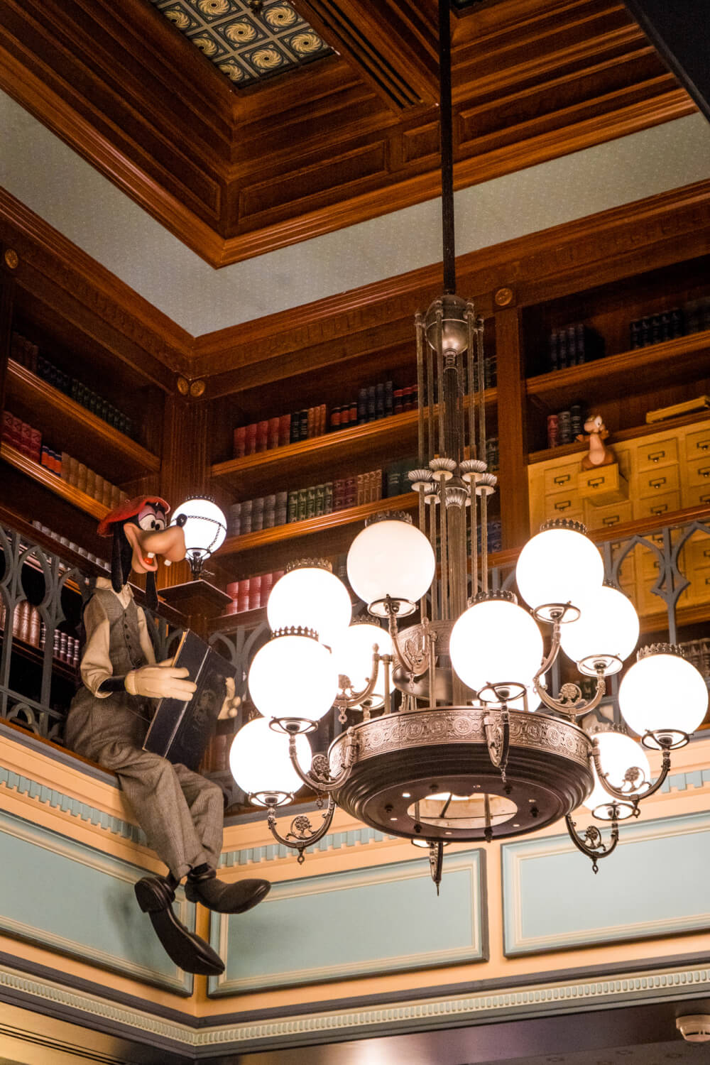 Goofy at the Storybook Store at Disneyland Paris