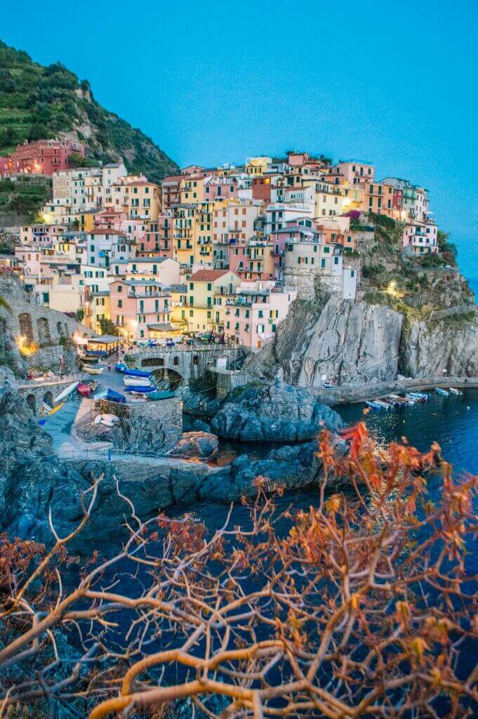 WOW - amazing photo guide to Cinque Terre, Italy, one of the most beautiful places in the world. If you are planning a trip to Italy or plan to travel to Cinque Terre, you need to see these incredible photos! #italy #cinqueterre