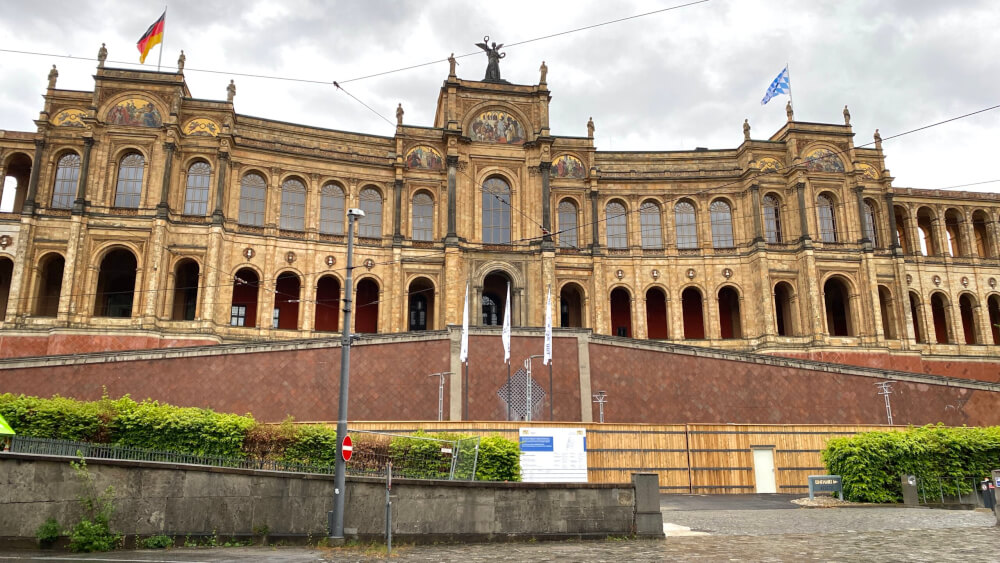 travel overland ostbahnhof