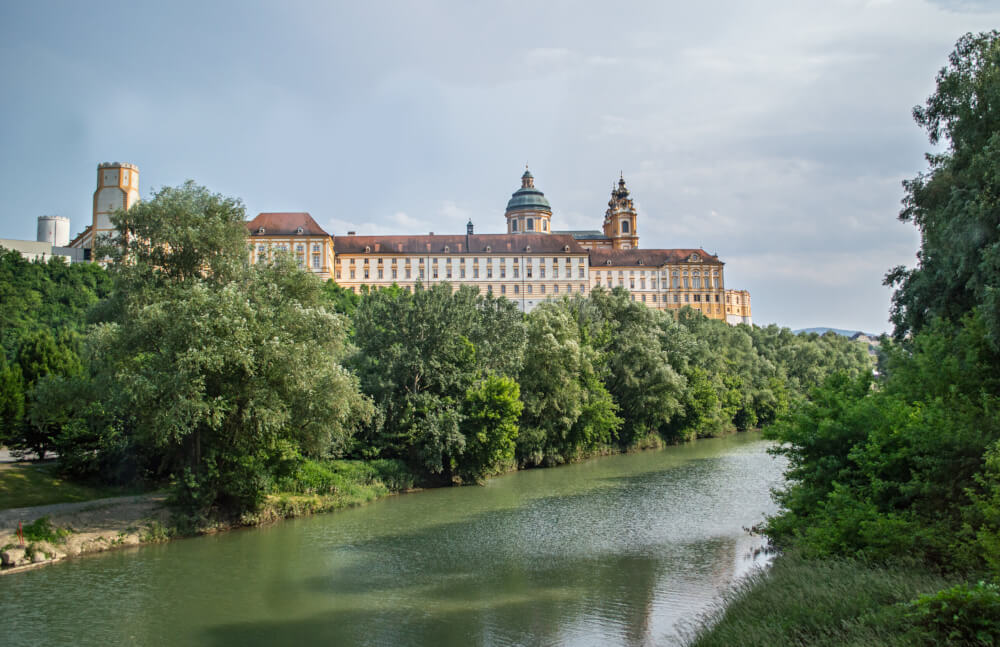 travel to austria from uk by car