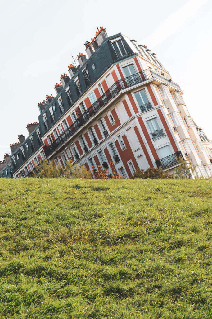 The "sinking house" of Montmartre, Paris