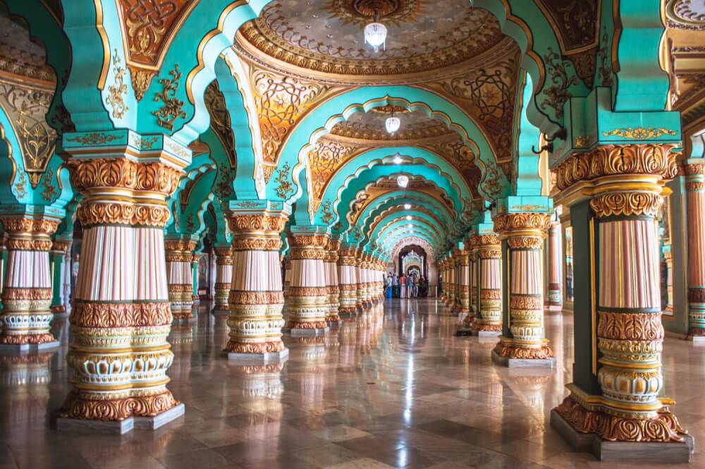 Incredible cultural must-sees in the Indian province of Karnatka! Amazing things to do in India if you plan on visiting Karnataka. #India #Travel #Karnataka