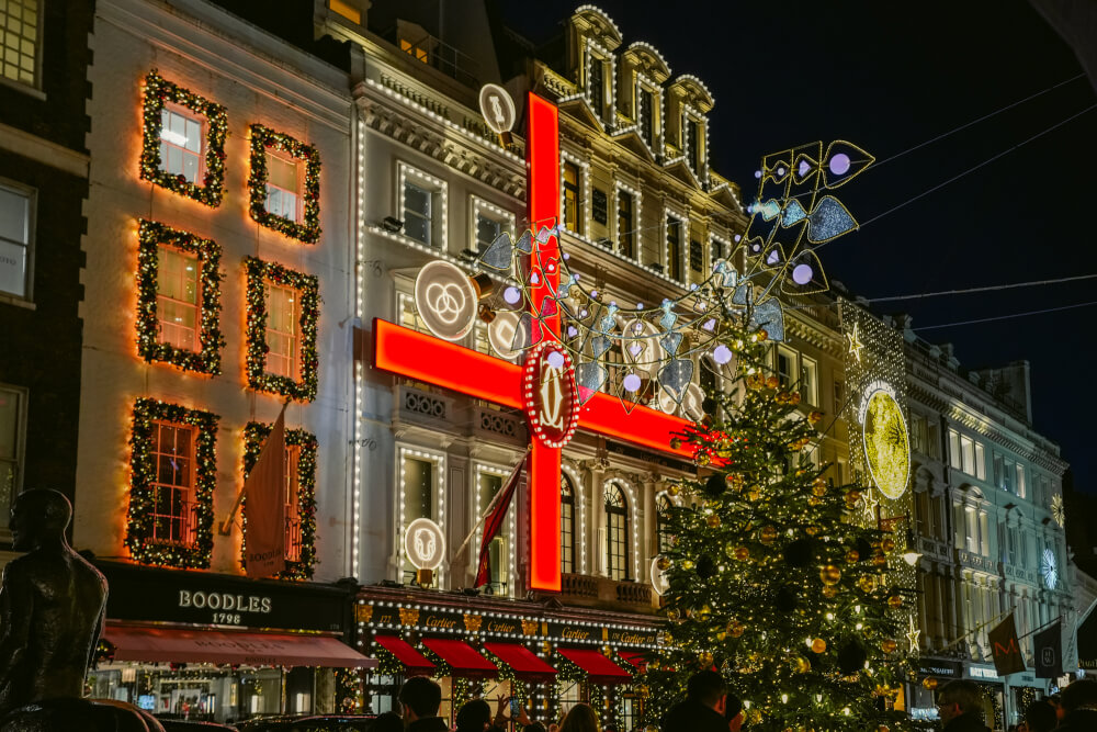 Christmas Shop front Lights 2019 - London Cartier store Christmas