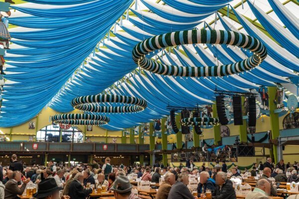 Munich Oktoberfest Guide 2024 [How to do Oktoberfest Like a Local]