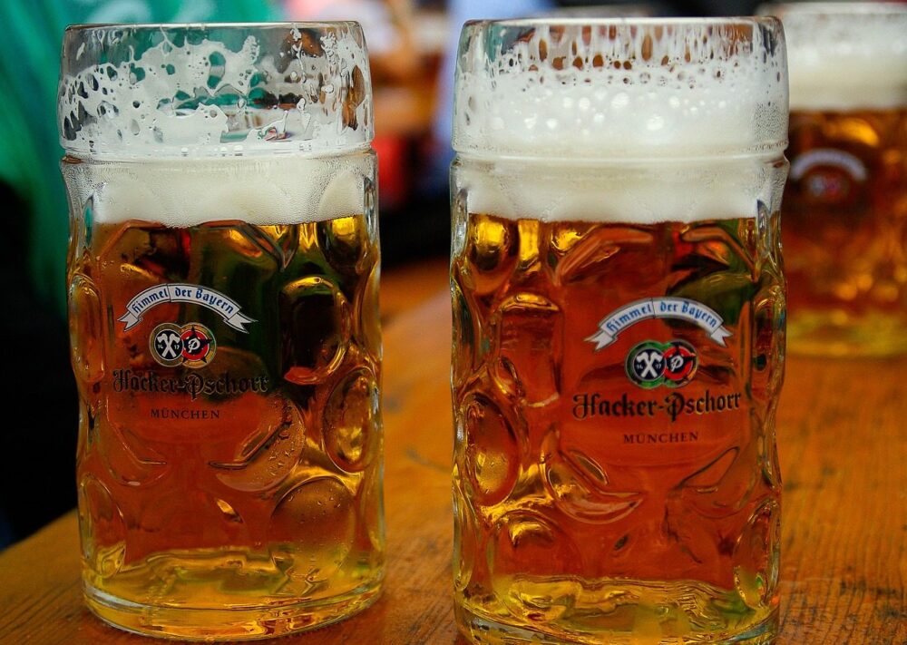 Oktoberfest Drinks 101: Everything You Must Know (Beers, Alternatives ...