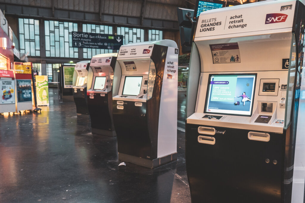 Train machines at Paris Est Station