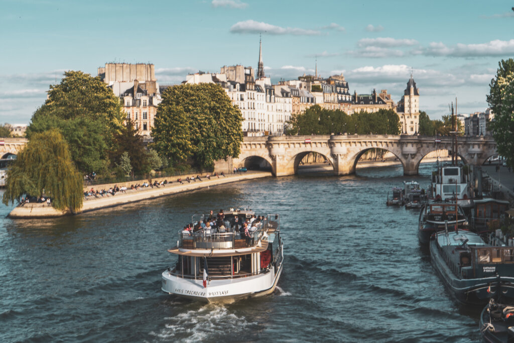 best travel plan for paris