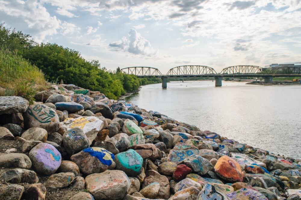 These incredible photos will inspire you to take the train across Canada. SO many inspirational photos that will inspire you to travel Canada, including Vancouver, Banff, Saskatoon, Toronto, Montreal, Halifax and Prince Edward Island. #Canada #TrainTravel #Travel #Vancouver #Toronto #PrinceEdwardIsland #Halifax #Saskatoon