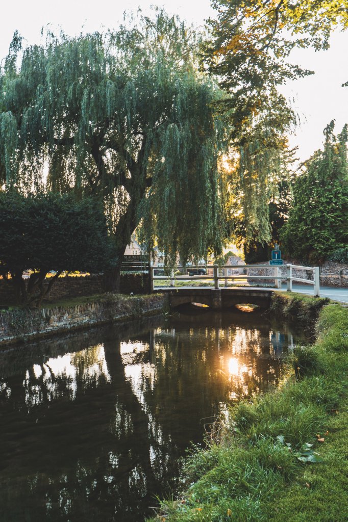 A beautiful bridge over water in the Cotswolds.