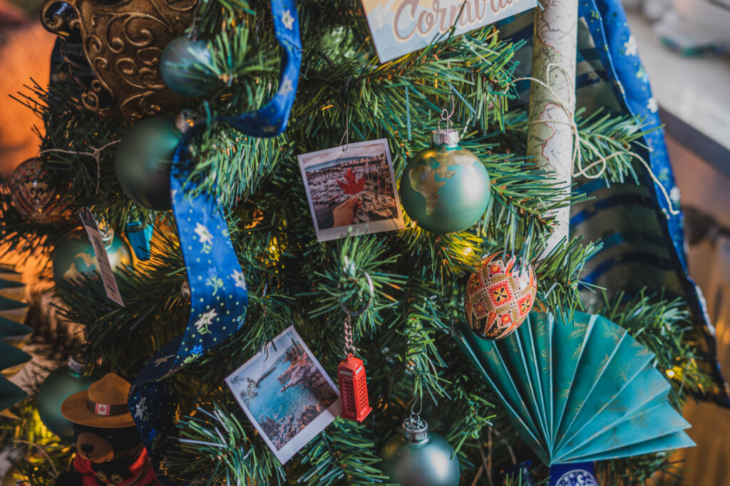 travel theme christmas tree