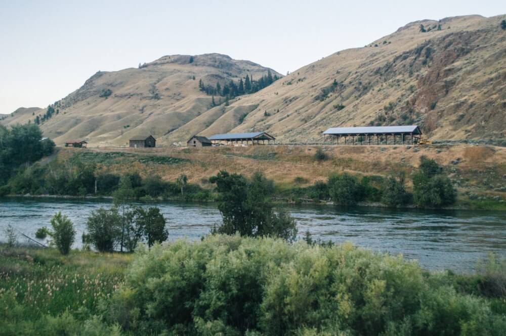 These incredible photos will inspire you to take the train across Canada. SO many inspirational photos that will inspire you to travel Canada, including Vancouver, Banff, Saskatoon, Toronto, Montreal, Halifax and Prince Edward Island. #Canada #TrainTravel #Travel #Vancouver #Toronto #PrinceEdwardIsland #Halifax #Saskatoon