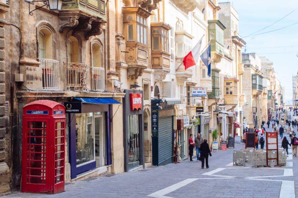 Afbeeldingsresultaat voor phone booth malta