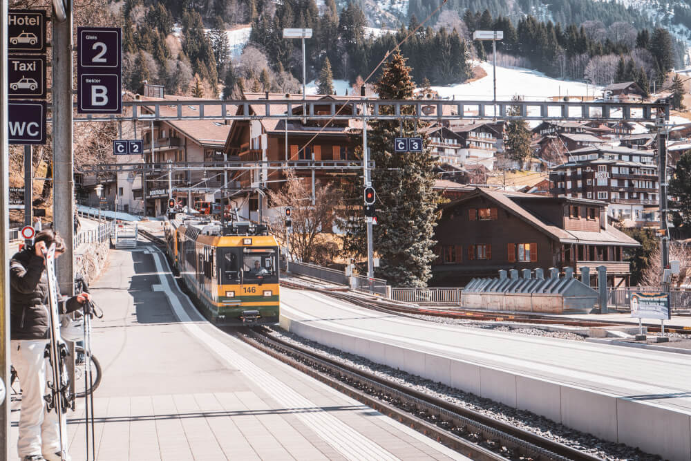 Train in Wengen heading towards Lauterbrunnen.